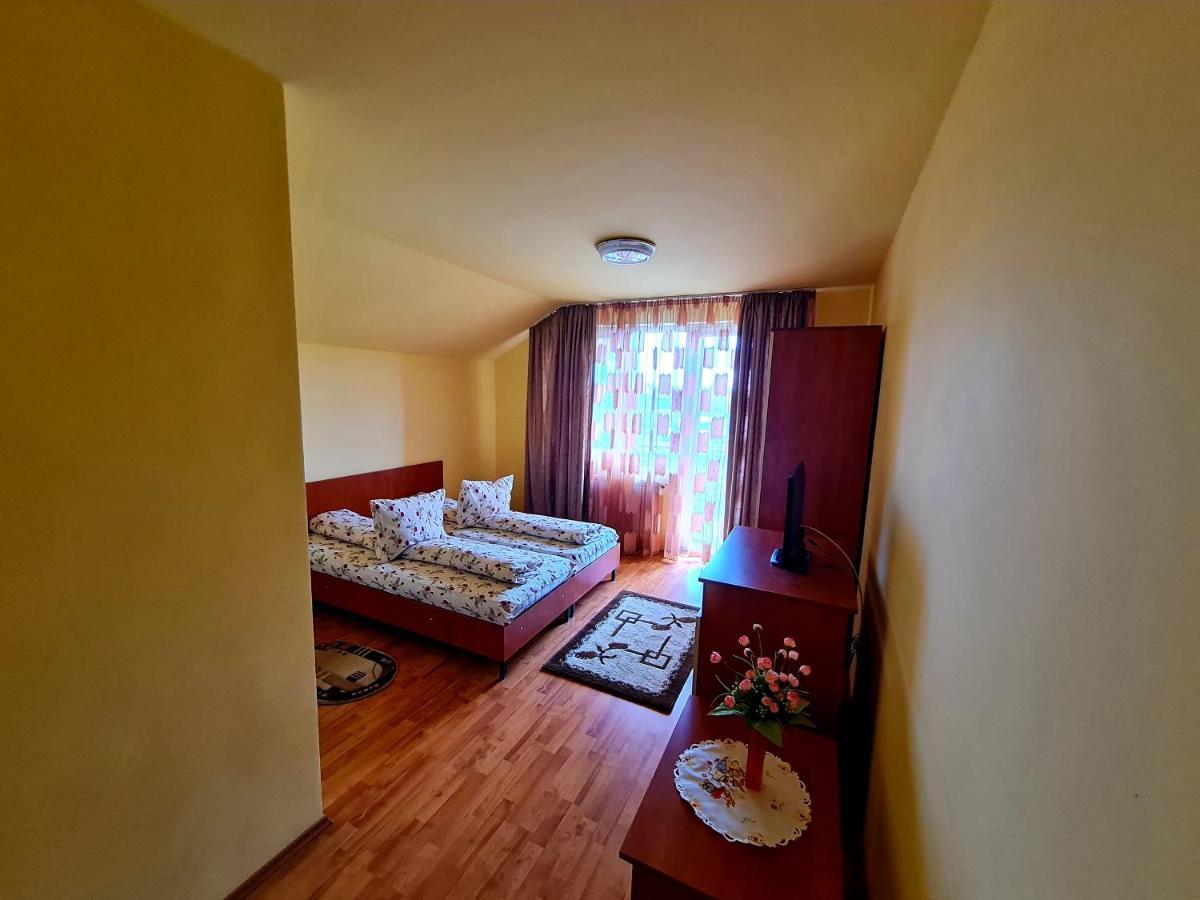 Hotel Pensiunea Sanziana Oradea Exterior foto