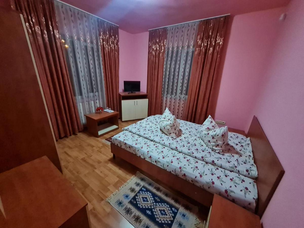 Hotel Pensiunea Sanziana Oradea Exterior foto
