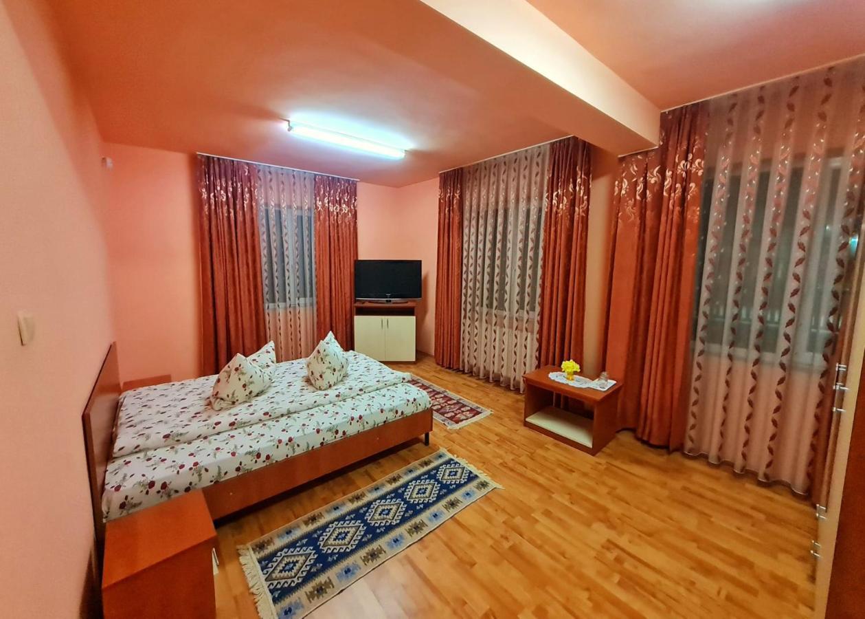 Hotel Pensiunea Sanziana Oradea Exterior foto