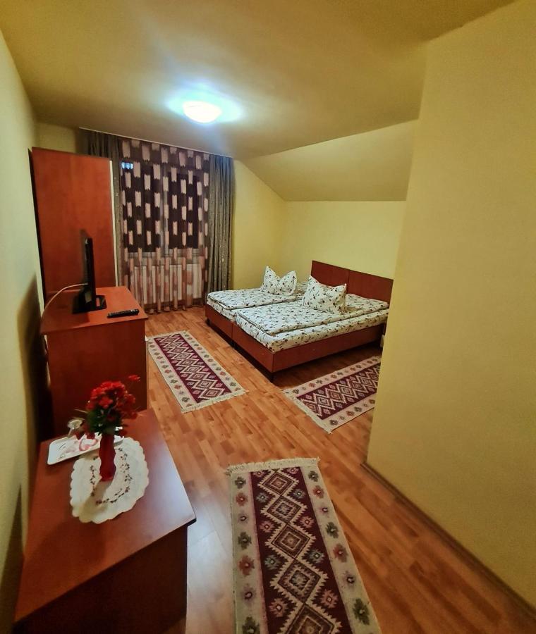 Hotel Pensiunea Sanziana Oradea Exterior foto