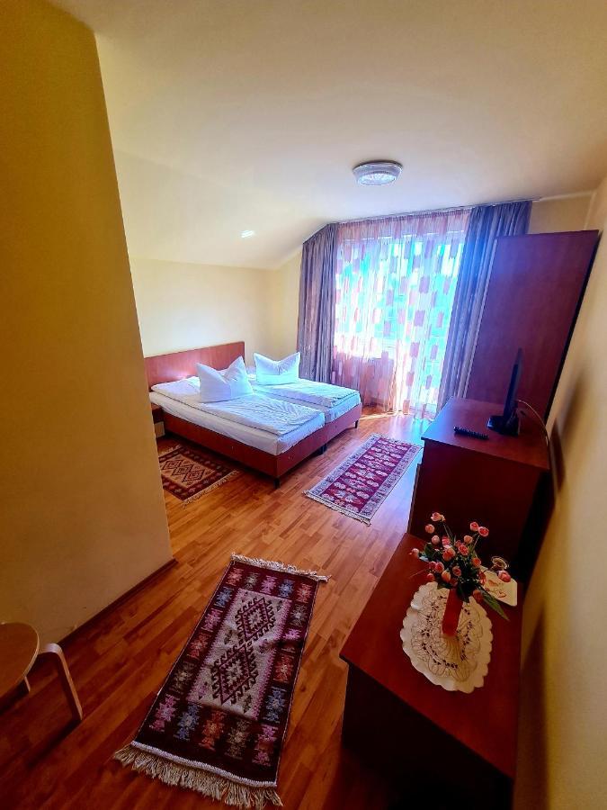 Hotel Pensiunea Sanziana Oradea Exterior foto