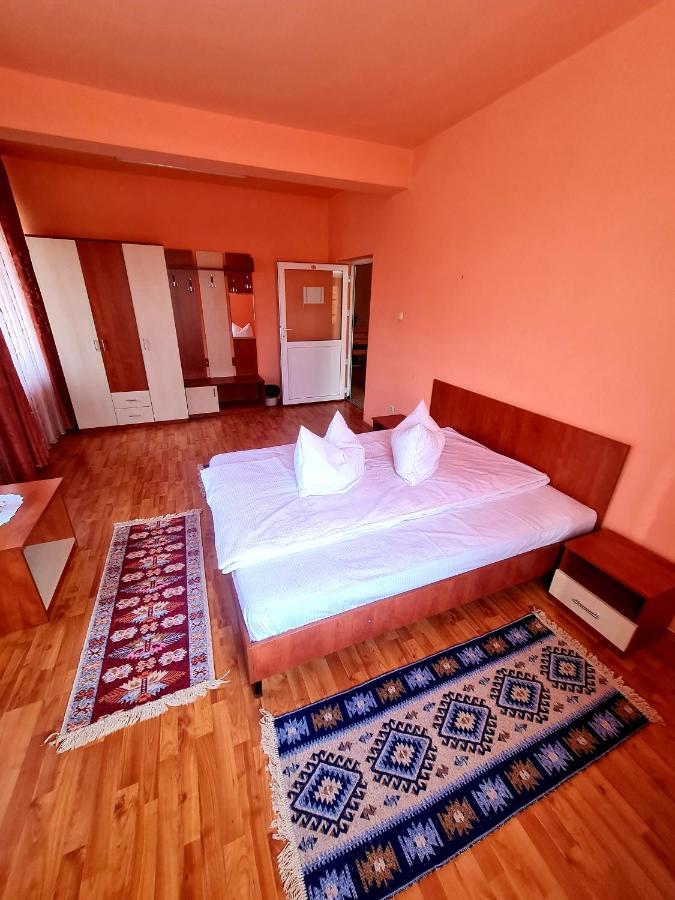 Hotel Pensiunea Sanziana Oradea Exterior foto